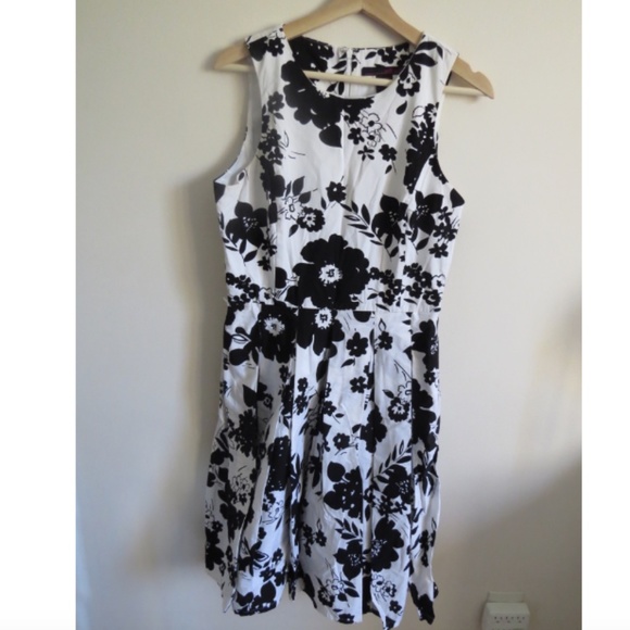 Willi Smith Black and White Floral Dress - Picture 2 of 6
